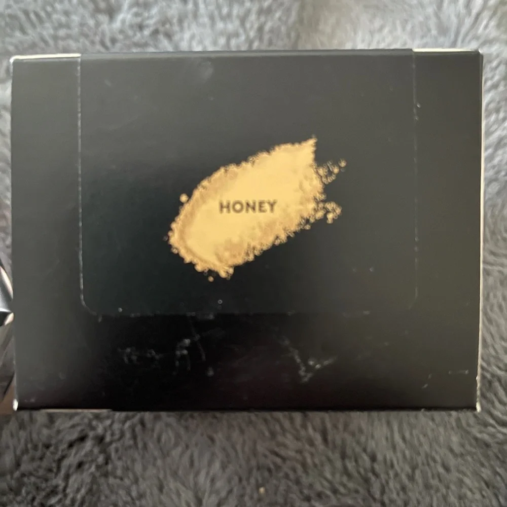 Fenty Pro Filt'r Instant Retouch Powder honey